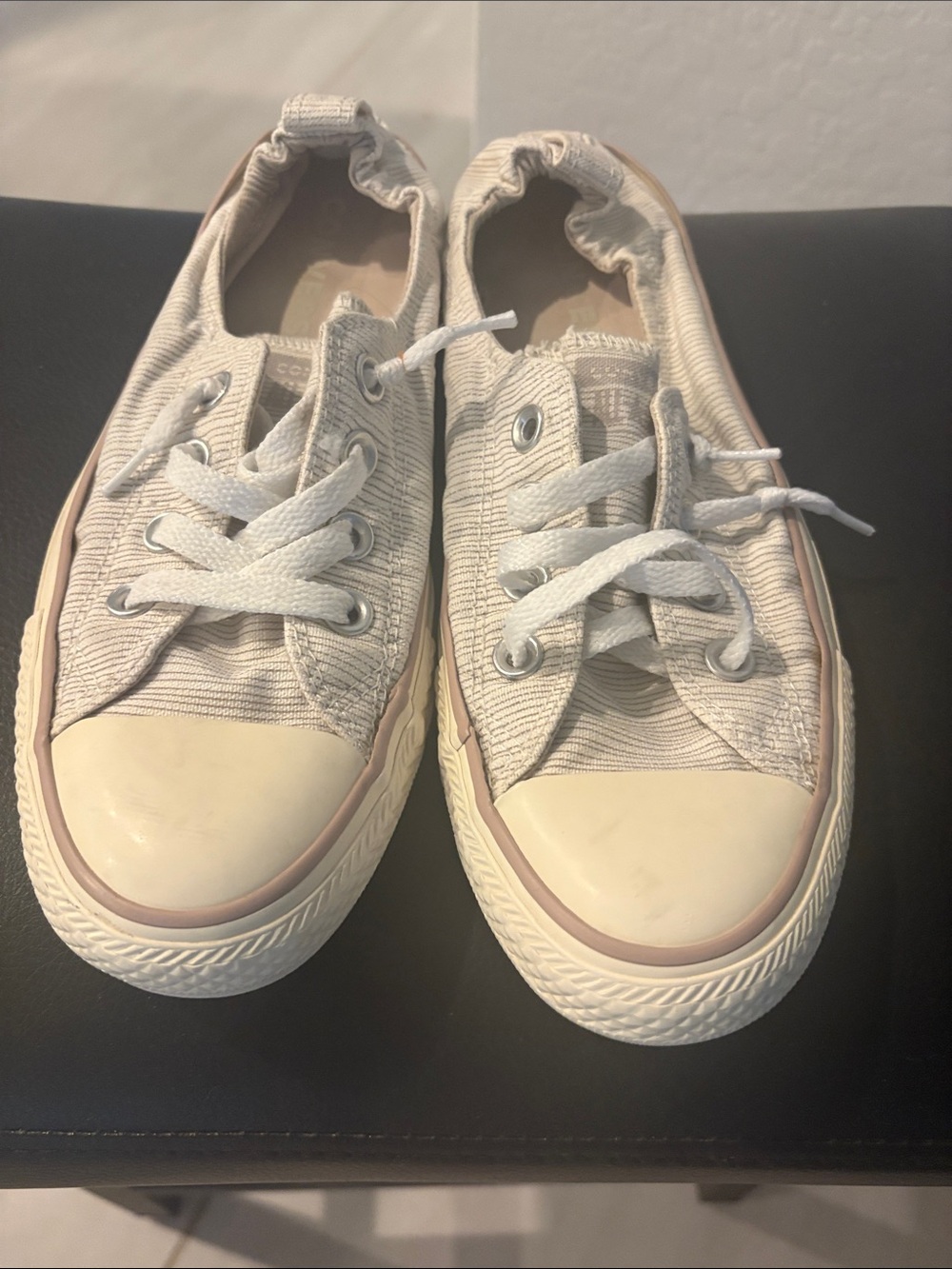 Converse women’s low-Top Canvas slip on  Sneakers in Light Beige